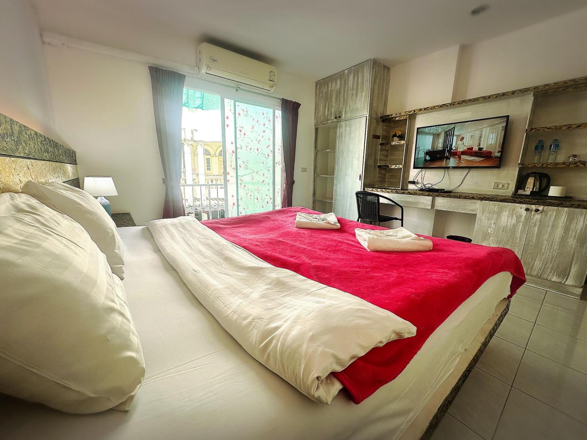 The Shades Hotel 50 Meter Beach Front パトン エクステリア 写真