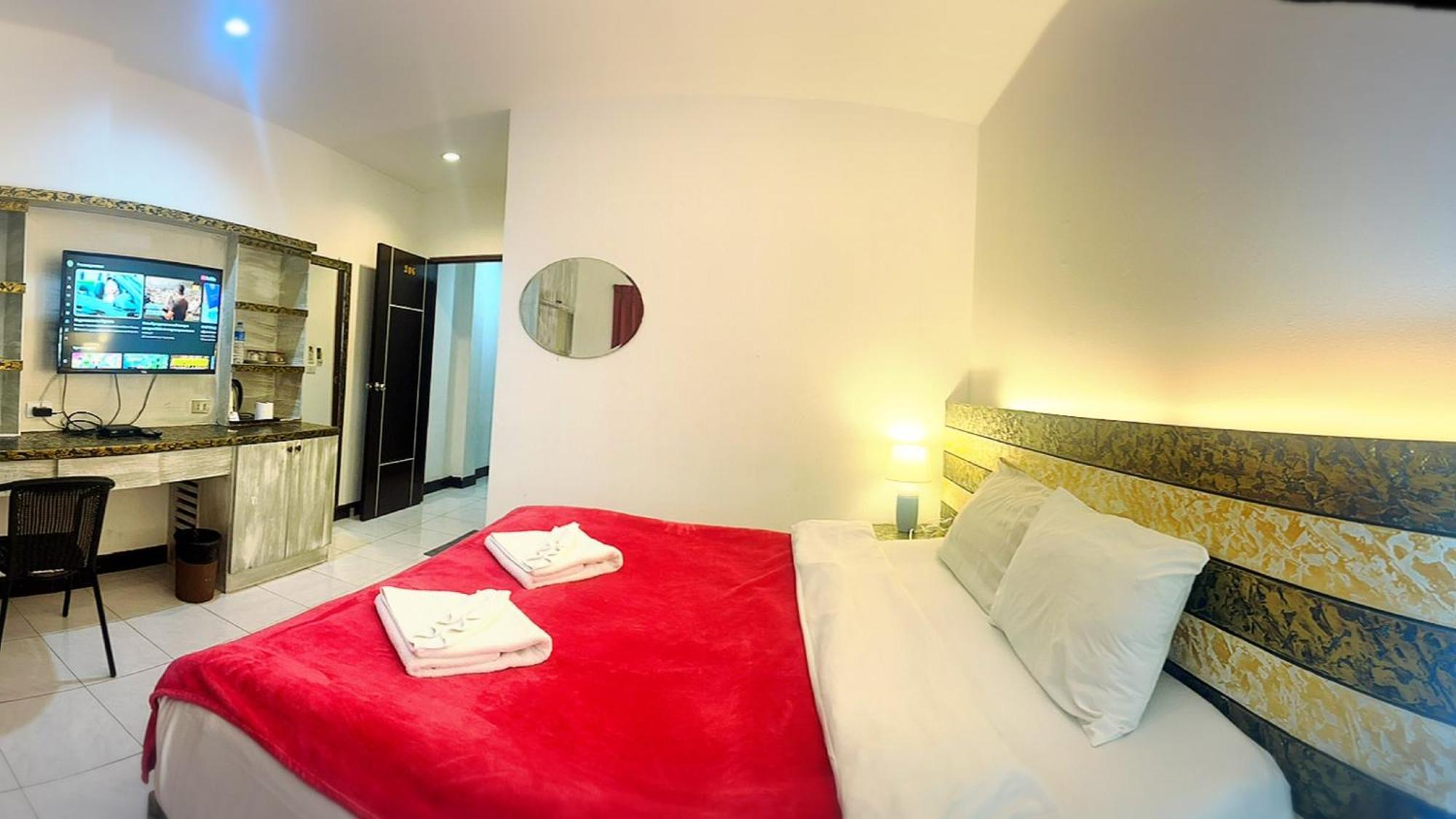 The Shades Hotel 50 Meter Beach Front パトン エクステリア 写真